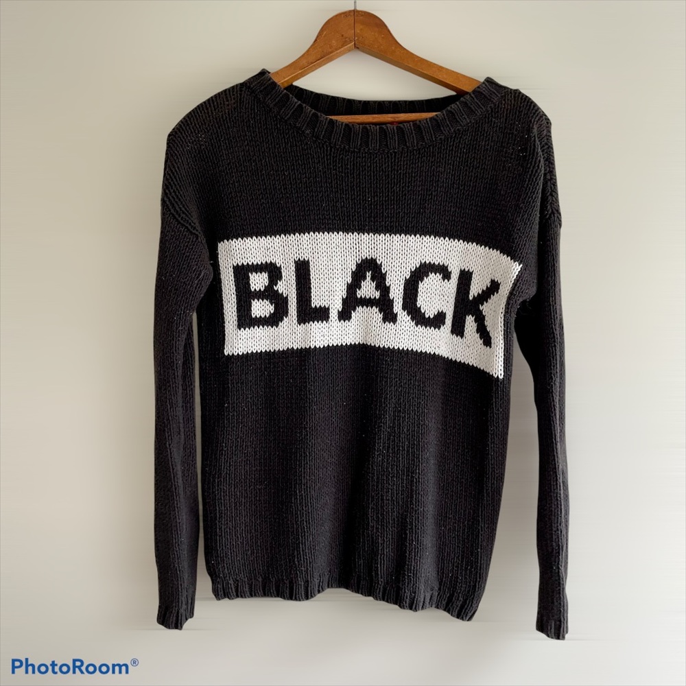 ⭐️ Black & White Sweater size EDC Size 2XS